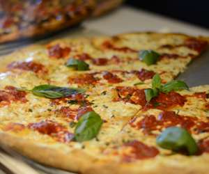 Tomato & basil pizza